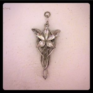 Sliver with crystal pendant